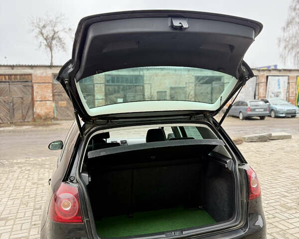 Черный Фольксваген Гольф, объемом двигателя 1.6 л и пробегом 185 тыс. км за 6999 $, фото 26 на Automoto.ua