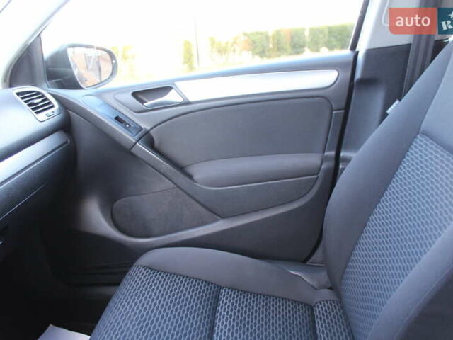 Черный Фольксваген Гольф, объемом двигателя 1.6 л и пробегом 210 тыс. км за 7590 $, фото 44 на Automoto.ua