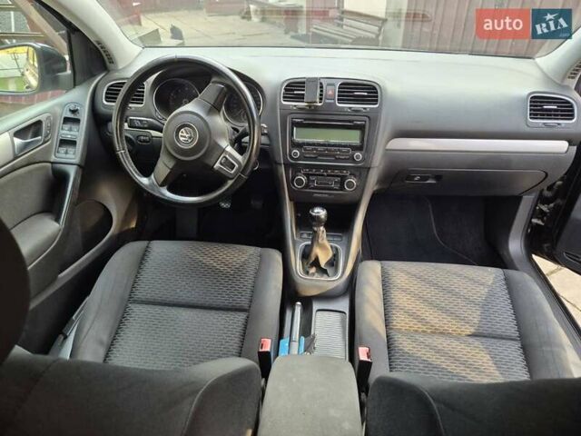 Черный Фольксваген Гольф, объемом двигателя 1.6 л и пробегом 217 тыс. км за 6500 $, фото 7 на Automoto.ua