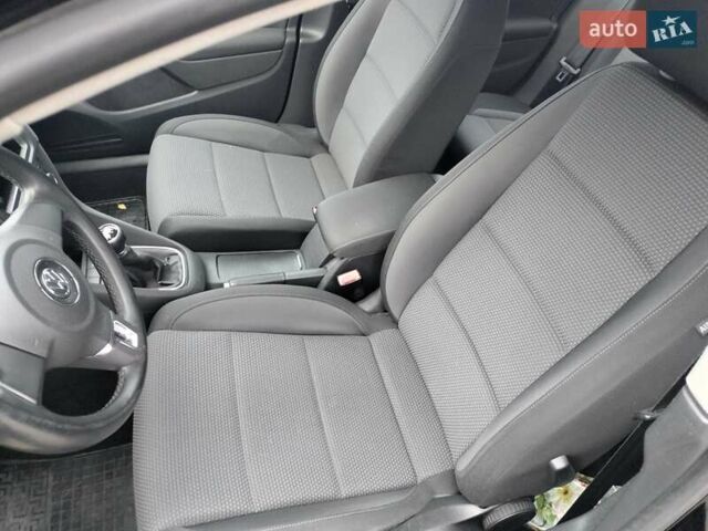 Черный Фольксваген Гольф, объемом двигателя 1.6 л и пробегом 187 тыс. км за 7800 $, фото 17 на Automoto.ua