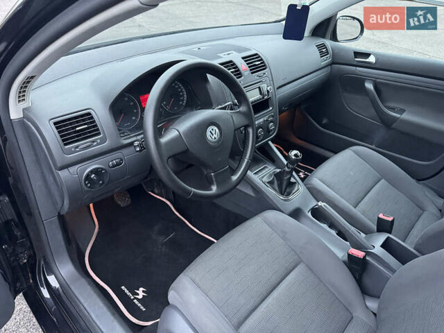 Черный Фольксваген Гольф, объемом двигателя 1.4 л и пробегом 231 тыс. км за 6700 $, фото 27 на Automoto.ua