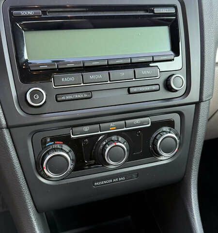 Чорний Фольксваген Гольф, об'ємом двигуна 1.6 л та пробігом 228 тис. км за 7200 $, фото 16 на Automoto.ua