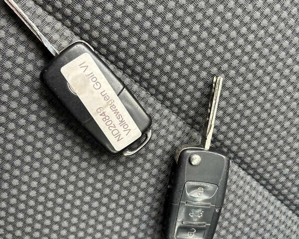 Черный Фольксваген Гольф, объемом двигателя 1.6 л и пробегом 250 тыс. км за 7150 $, фото 32 на Automoto.ua