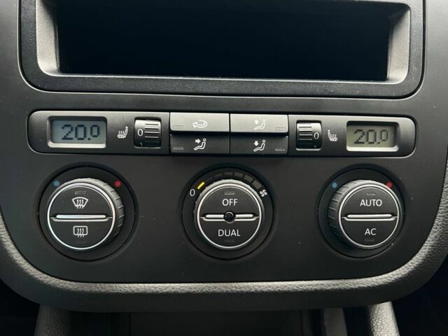 Черный Фольксваген Гольф, объемом двигателя 1.4 л и пробегом 208 тыс. км за 9200 $, фото 10 на Automoto.ua