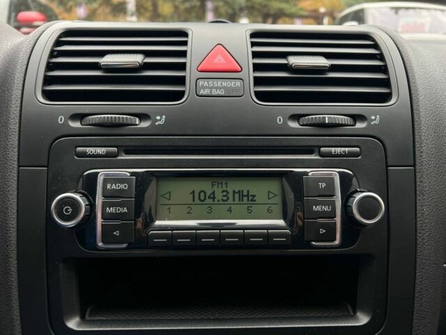 Черный Фольксваген Гольф, объемом двигателя 1.4 л и пробегом 208 тыс. км за 9200 $, фото 9 на Automoto.ua