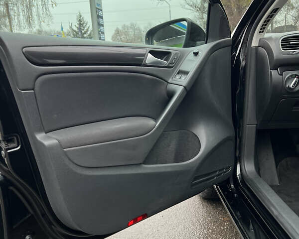 Черный Фольксваген Гольф, объемом двигателя 1.6 л и пробегом 241 тыс. км за 7999 $, фото 32 на Automoto.ua