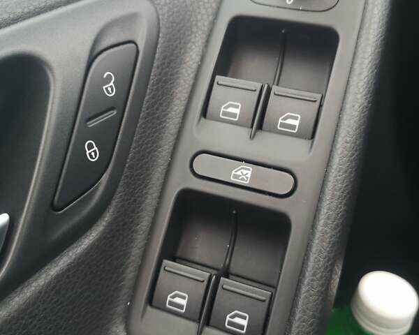 Черный Фольксваген Гольф, объемом двигателя 1.4 л и пробегом 173 тыс. км за 8700 $, фото 14 на Automoto.ua