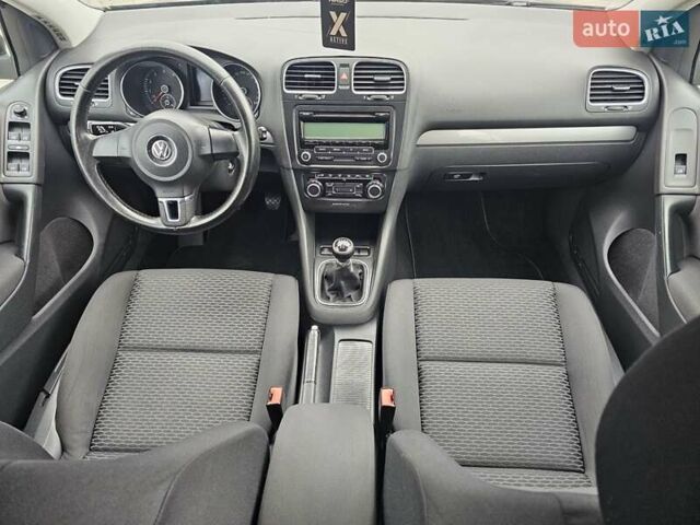 Черный Фольксваген Гольф, объемом двигателя 1.6 л и пробегом 218 тыс. км за 7900 $, фото 29 на Automoto.ua
