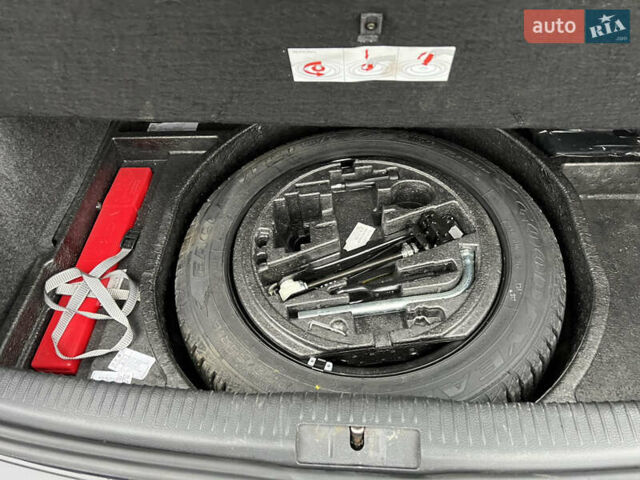 Черный Фольксваген Гольф, объемом двигателя 1.6 л и пробегом 241 тыс. км за 7999 $, фото 24 на Automoto.ua