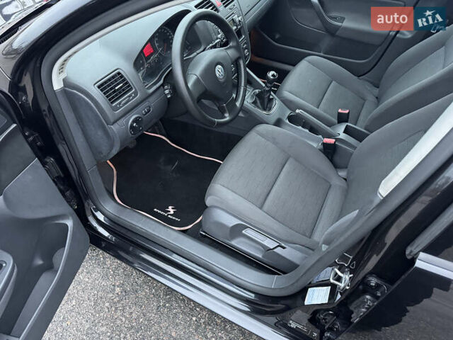 Черный Фольксваген Гольф, объемом двигателя 1.4 л и пробегом 231 тыс. км за 6700 $, фото 36 на Automoto.ua