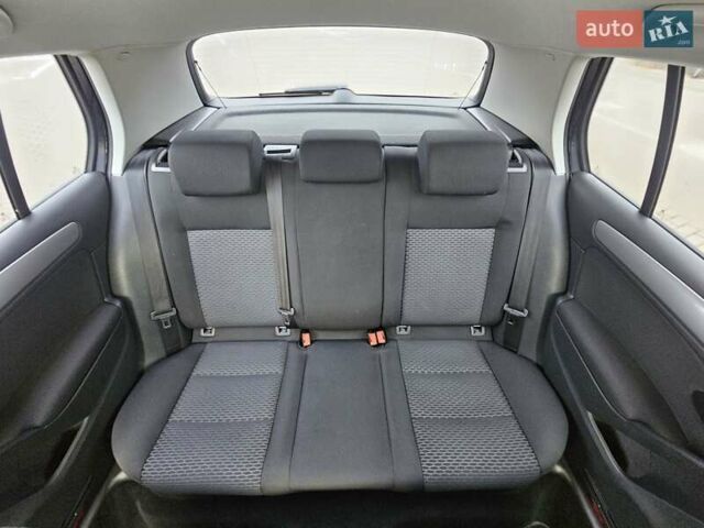 Черный Фольксваген Гольф, объемом двигателя 1.6 л и пробегом 218 тыс. км за 7900 $, фото 32 на Automoto.ua