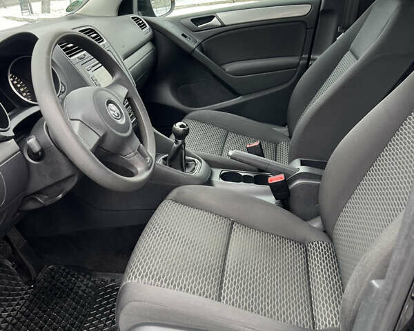 Черный Фольксваген Гольф, объемом двигателя 1.6 л и пробегом 199 тыс. км за 8500 $, фото 36 на Automoto.ua