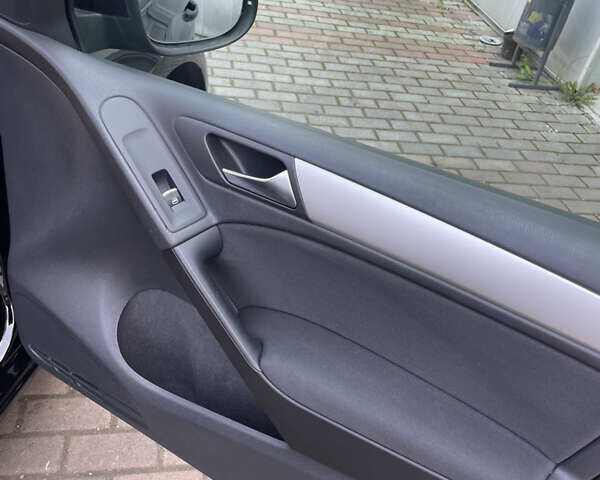 Чорний Фольксваген Гольф, об'ємом двигуна 1.39 л та пробігом 208 тис. км за 7900 $, фото 57 на Automoto.ua