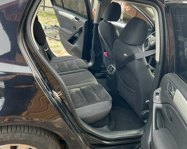 Черный Фольксваген Гольф, объемом двигателя 1.6 л и пробегом 281 тыс. км за 8000 $, фото 5 на Automoto.ua