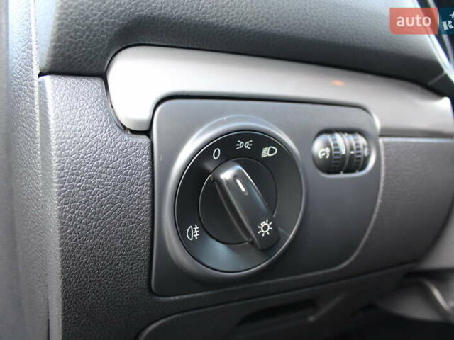 Черный Фольксваген Гольф, объемом двигателя 1.6 л и пробегом 210 тыс. км за 7390 $, фото 38 на Automoto.ua