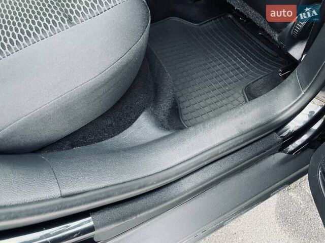 Черный Фольксваген Гольф, объемом двигателя 1.6 л и пробегом 247 тыс. км за 7950 $, фото 43 на Automoto.ua