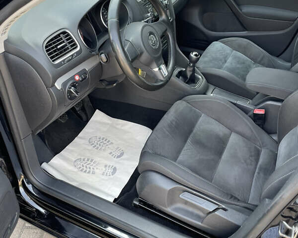 Чорний Фольксваген Гольф, об'ємом двигуна 1.39 л та пробігом 208 тис. км за 7900 $, фото 48 на Automoto.ua