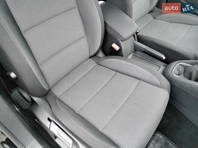 Черный Фольксваген Гольф, объемом двигателя 1.6 л и пробегом 187 тыс. км за 7800 $, фото 23 на Automoto.ua