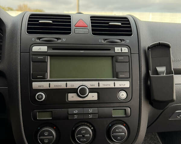 Черный Фольксваген Гольф, объемом двигателя 1.6 л и пробегом 243 тыс. км за 5999 $, фото 35 на Automoto.ua