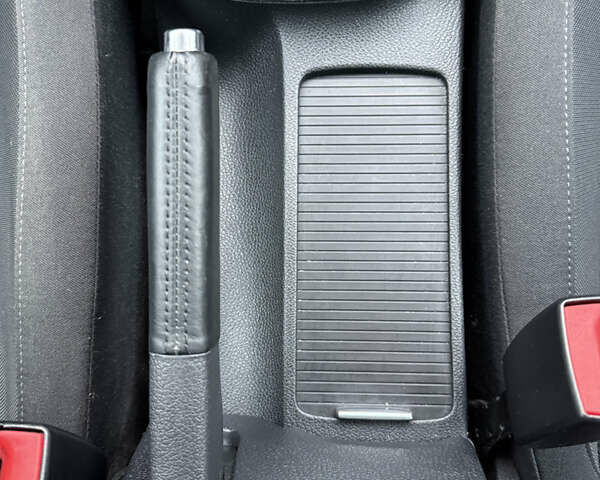 Черный Фольксваген Гольф, объемом двигателя 1.6 л и пробегом 198 тыс. км за 7899 $, фото 87 на Automoto.ua