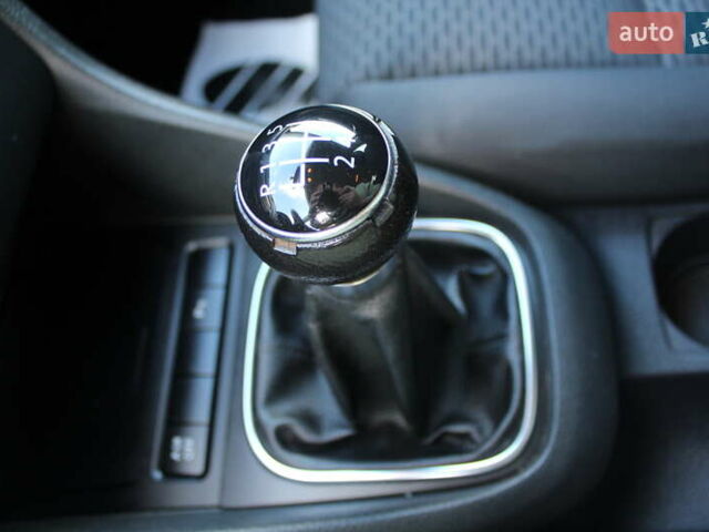 Черный Фольксваген Гольф, объемом двигателя 1.6 л и пробегом 210 тыс. км за 7390 $, фото 45 на Automoto.ua