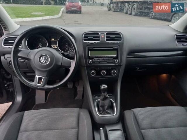 Черный Фольксваген Гольф, объемом двигателя 1.4 л и пробегом 234 тыс. км за 6600 $, фото 15 на Automoto.ua