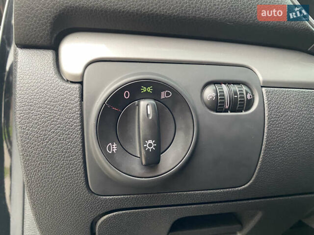 Черный Фольксваген Гольф, объемом двигателя 1.4 л и пробегом 242 тыс. км за 5699 $, фото 31 на Automoto.ua