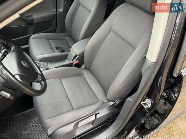 Черный Фольксваген Гольф, объемом двигателя 1.6 л и пробегом 431 тыс. км за 6700 $, фото 9 на Automoto.ua