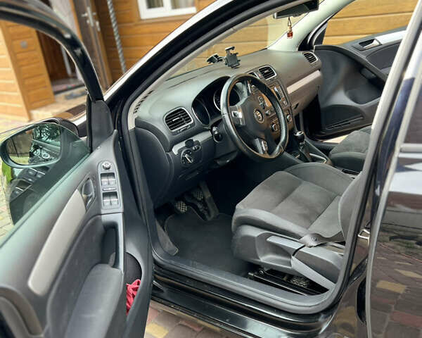 Черный Фольксваген Гольф, объемом двигателя 1.6 л и пробегом 281 тыс. км за 8000 $, фото 7 на Automoto.ua