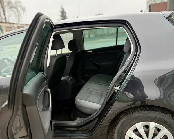 Черный Фольксваген Гольф, объемом двигателя 1.6 л и пробегом 185 тыс. км за 6999 $, фото 18 на Automoto.ua