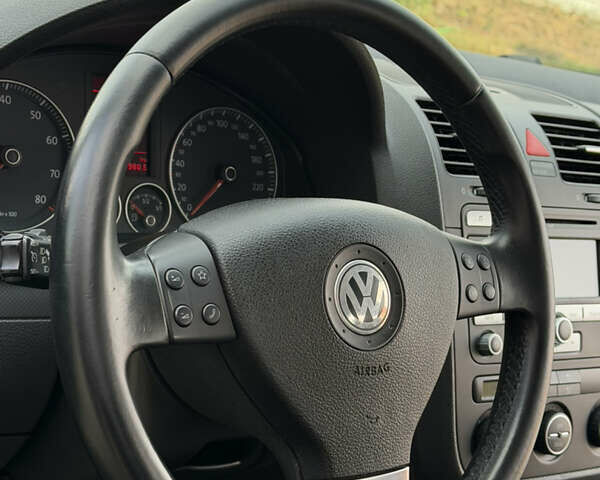 Черный Фольксваген Гольф, объемом двигателя 1.6 л и пробегом 243 тыс. км за 5999 $, фото 33 на Automoto.ua