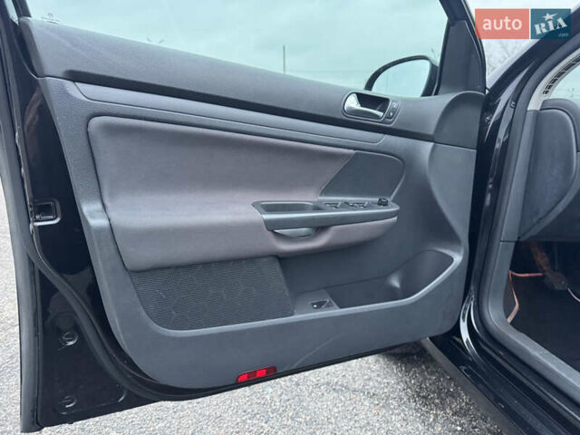 Черный Фольксваген Гольф, объемом двигателя 1.4 л и пробегом 231 тыс. км за 6700 $, фото 37 на Automoto.ua