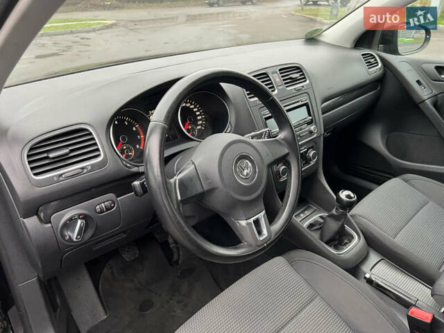 Черный Фольксваген Гольф, объемом двигателя 1.6 л и пробегом 241 тыс. км за 7999 $, фото 25 на Automoto.ua