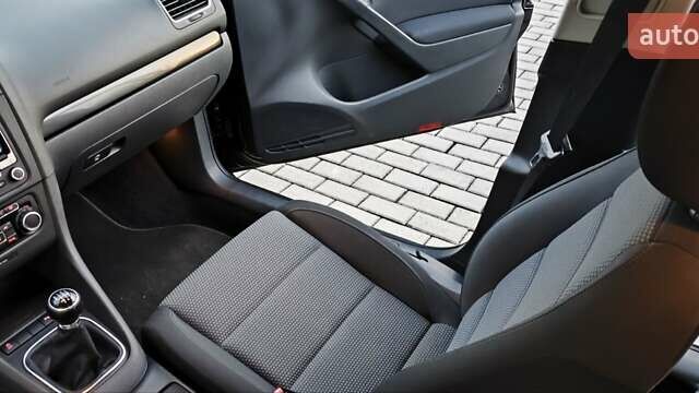 Чорний Фольксваген Гольф, об'ємом двигуна 1.39 л та пробігом 187 тис. км за 8000 $, фото 24 на Automoto.ua