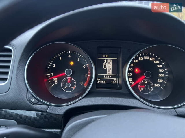 Черный Фольксваген Гольф, объемом двигателя 1.6 л и пробегом 241 тыс. км за 7999 $, фото 30 на Automoto.ua