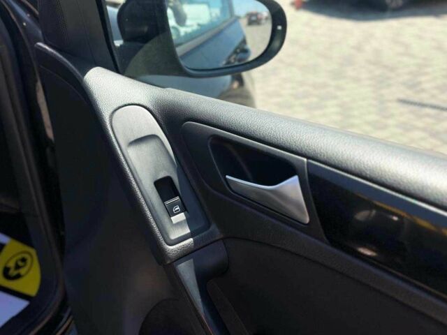 Черный Фольксваген Гольф, объемом двигателя 1.6 л и пробегом 194 тыс. км за 7300 $, фото 21 на Automoto.ua