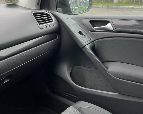 Черный Фольксваген Гольф, объемом двигателя 1.6 л и пробегом 241 тыс. км за 7999 $, фото 31 на Automoto.ua