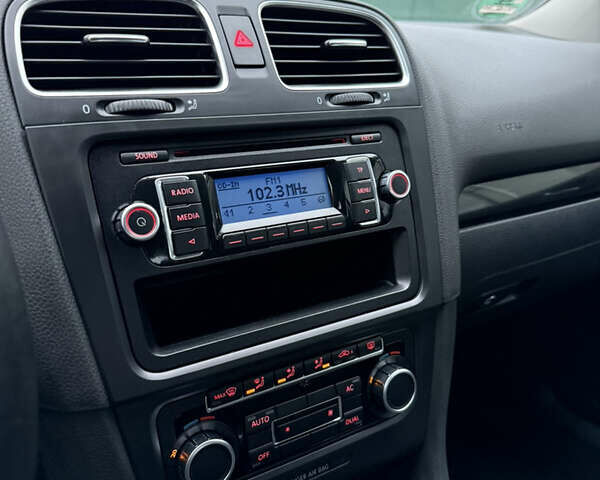 Черный Фольксваген Гольф, объемом двигателя 1.6 л и пробегом 198 тыс. км за 7950 $, фото 62 на Automoto.ua