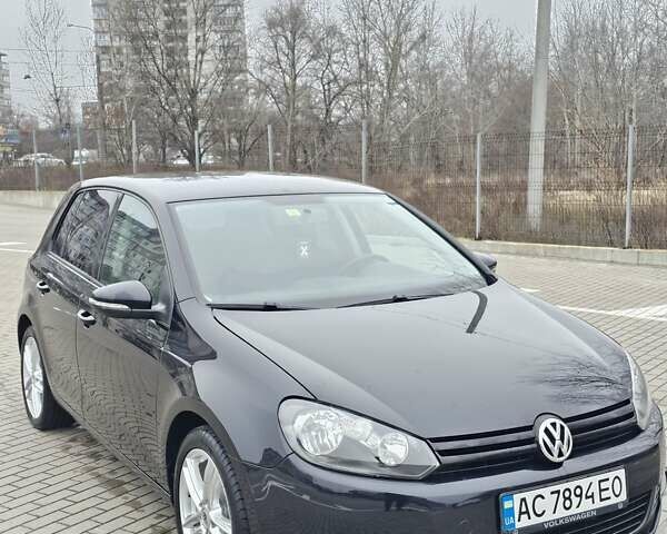 Черный Фольксваген Гольф, объемом двигателя 1.6 л и пробегом 218 тыс. км за 7900 $, фото 1 на Automoto.ua
