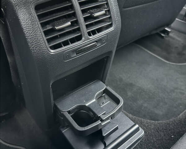 Черный Фольксваген Гольф, объемом двигателя 1.6 л и пробегом 198 тыс. км за 7899 $, фото 108 на Automoto.ua