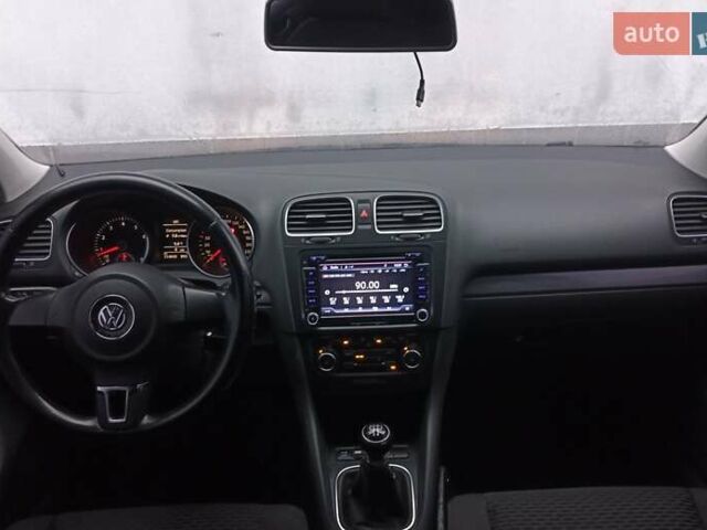 Черный Фольксваген Гольф, объемом двигателя 1.6 л и пробегом 214 тыс. км за 8200 $, фото 9 на Automoto.ua