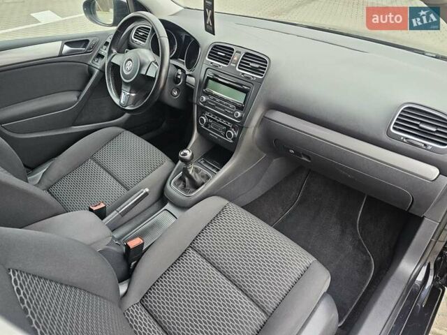 Черный Фольксваген Гольф, объемом двигателя 1.6 л и пробегом 218 тыс. км за 7900 $, фото 27 на Automoto.ua