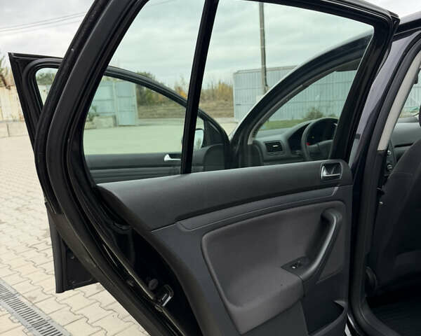 Черный Фольксваген Гольф, объемом двигателя 1.6 л и пробегом 189 тыс. км за 6650 $, фото 30 на Automoto.ua