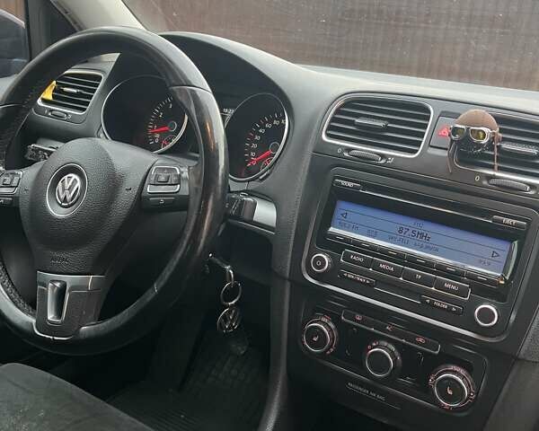 Черный Фольксваген Гольф, объемом двигателя 1.39 л и пробегом 239 тыс. км за 6800 $, фото 15 на Automoto.ua