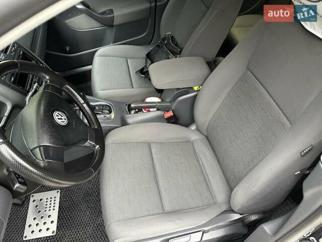 Черный Фольксваген Гольф, объемом двигателя 1.6 л и пробегом 196 тыс. км за 7000 $, фото 19 на Automoto.ua