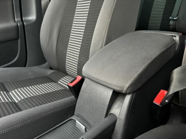 Черный Фольксваген Гольф, объемом двигателя 1.6 л и пробегом 167 тыс. км за 6999 $, фото 14 на Automoto.ua