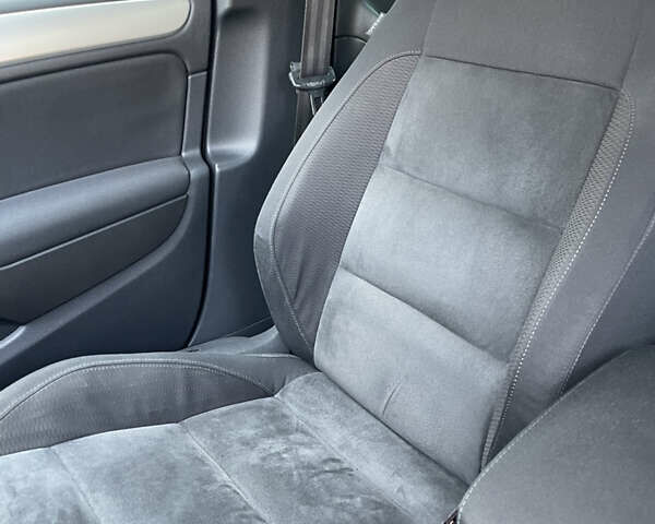 Чорний Фольксваген Гольф, об'ємом двигуна 1.39 л та пробігом 208 тис. км за 7900 $, фото 51 на Automoto.ua