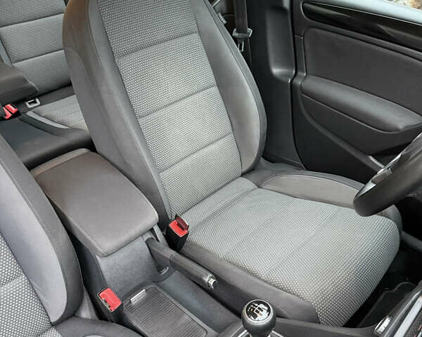 Черный Фольксваген Гольф, объемом двигателя 1.6 л и пробегом 198 тыс. км за 7899 $, фото 4 на Automoto.ua