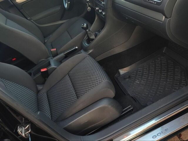 Черный Фольксваген Гольф, объемом двигателя 1.4 л и пробегом 217 тыс. км за 6700 $, фото 13 на Automoto.ua