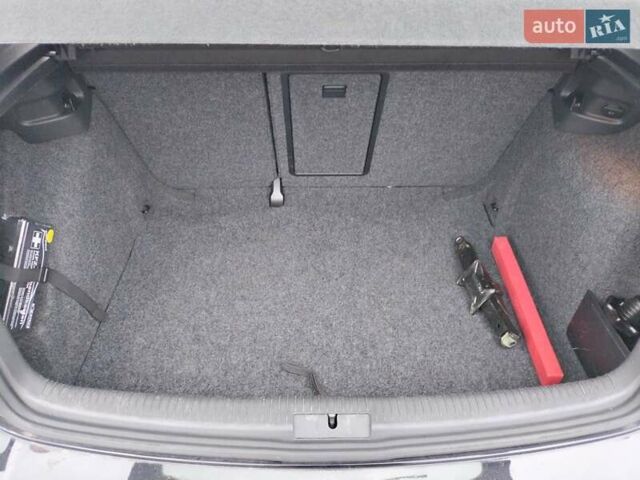 Черный Фольксваген Гольф, объемом двигателя 1.6 л и пробегом 187 тыс. км за 7800 $, фото 20 на Automoto.ua